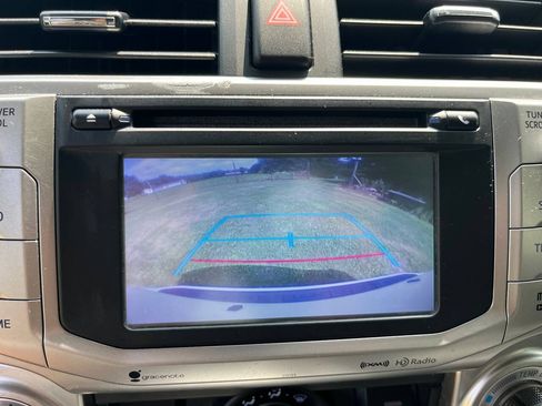 Used 2017 Toyota 4Runner SR5 AWD/4WD image 13