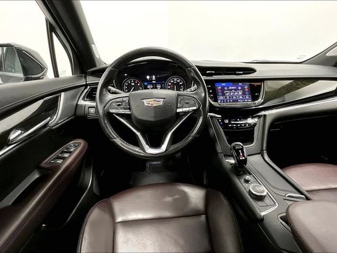 Used 2023 Cadillac XT6 Premium Luxury w/ Technology Package FWD image 6