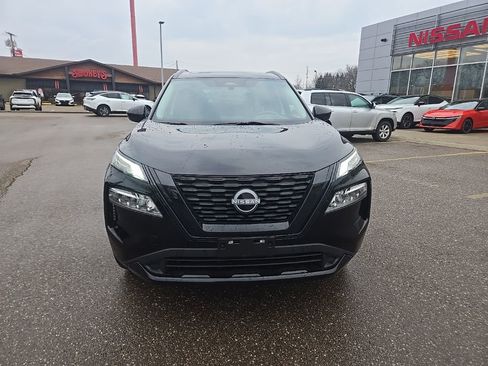 Used 2023 Nissan Rogue SV w/ SV Premium B Package image 2