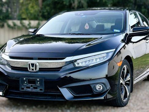 Used 2016 Honda Civic Touring image 1