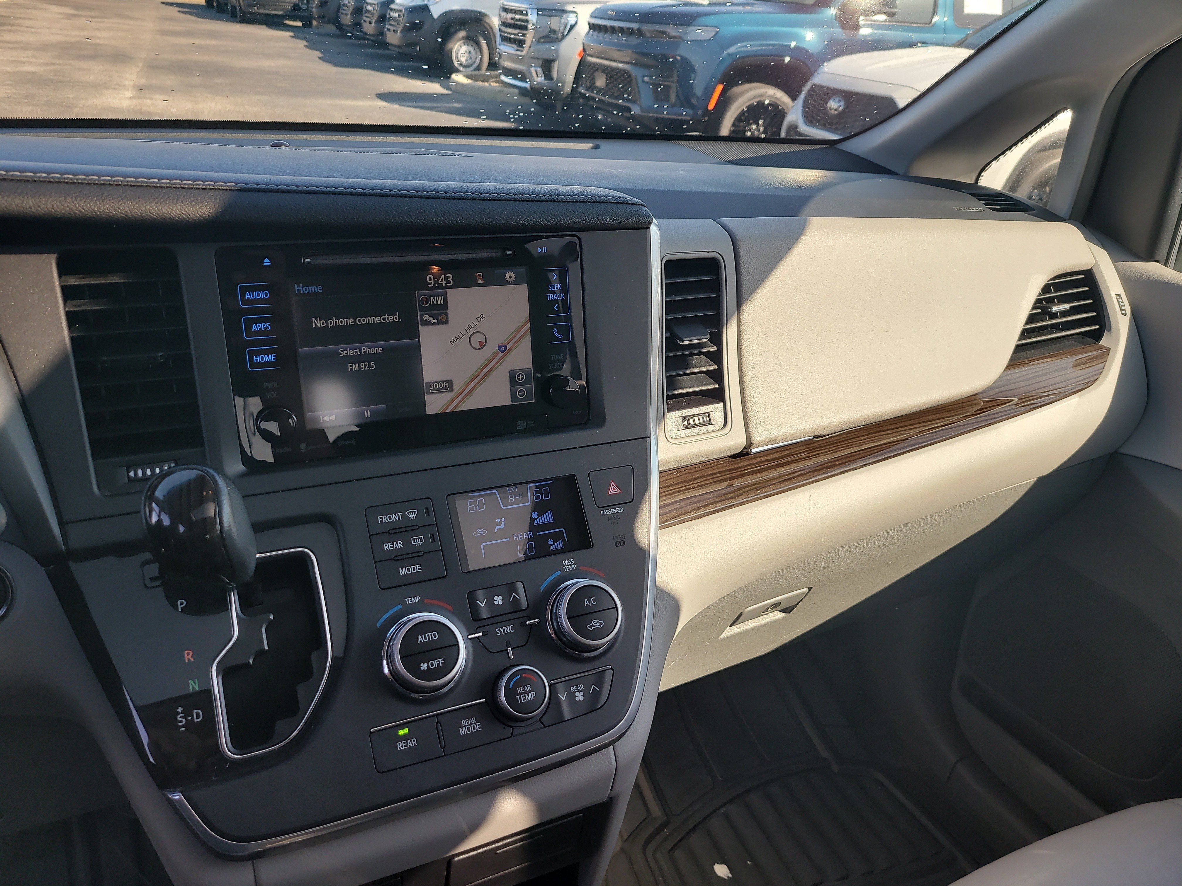 Used 2017 Toyota Sienna XLE w/ XLE Navigation Package AWD/4WD image 19