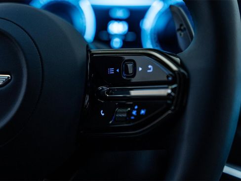 Used 2025 Aston Martin DBX 707 image 44