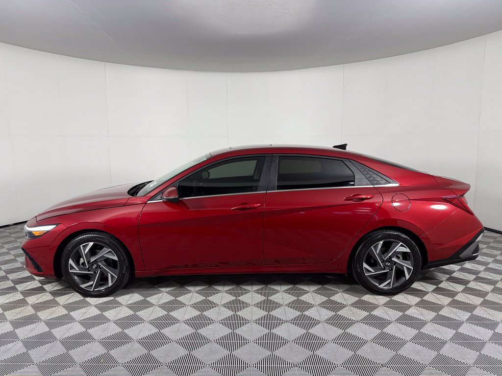 Used 2025 Hyundai Elantra Limited FWD image 10