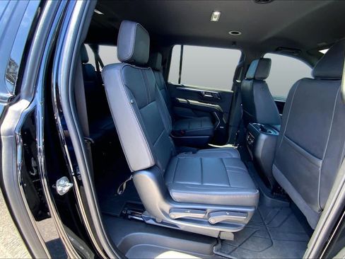 Used 2025 Chevrolet Suburban RST w/ Comfort Package AWD/4WD image 19