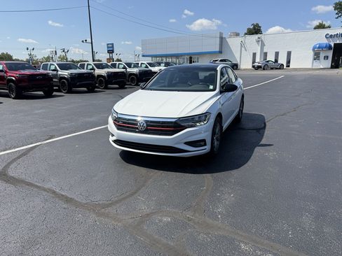 Used 2019 Volkswagen Jetta R-Line FWD image 1