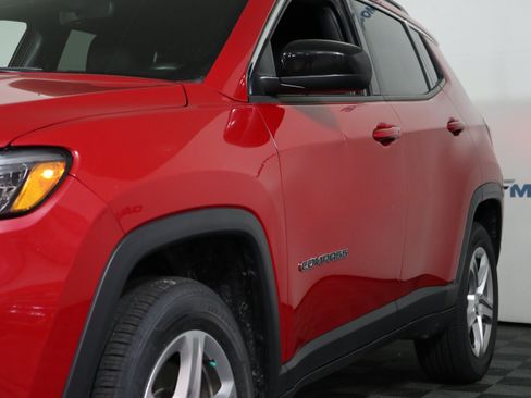 Used 2024 Jeep Compass Latitude AWD/4WD image 10