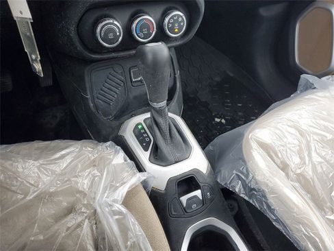 Used 2015 Jeep Renegade Sport w/ Power & Air Group image 24