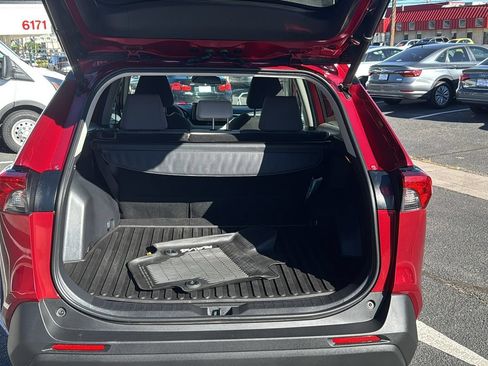 Used 2021 Toyota RAV4 XLE w/ Convenience Package AWD/4WD image 16