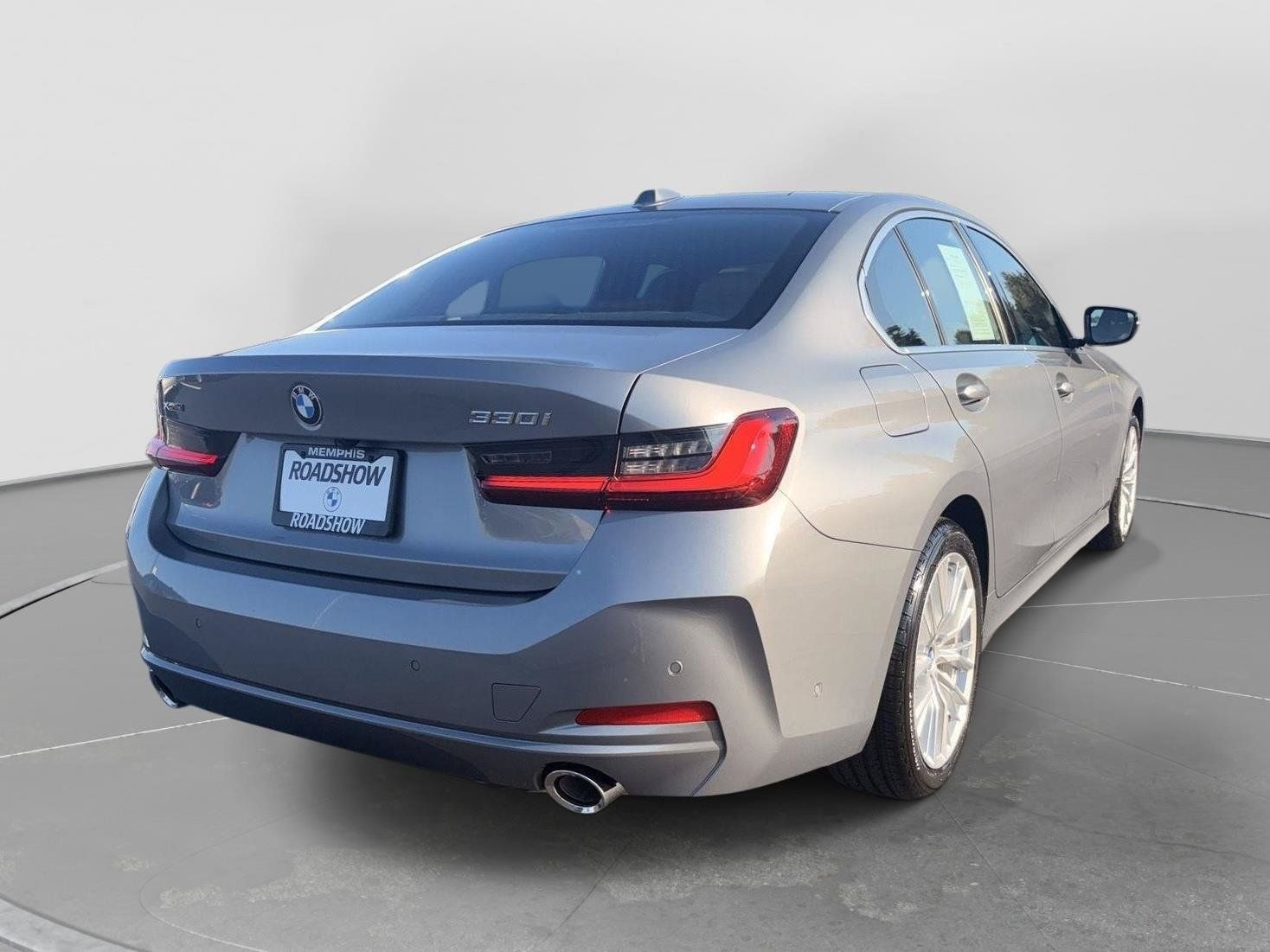 Used 2024 BMW 330i xDrive Sedan w/ Premium Package AWD/4WD image 5