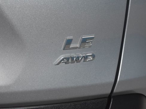 Used 2022 Toyota RAV4 LE AWD/4WD image 27