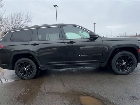 Used 2022 Jeep Grand Cherokee L Limited image 9