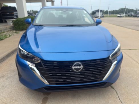 Used 2024 Nissan Sentra SV FWD image 3