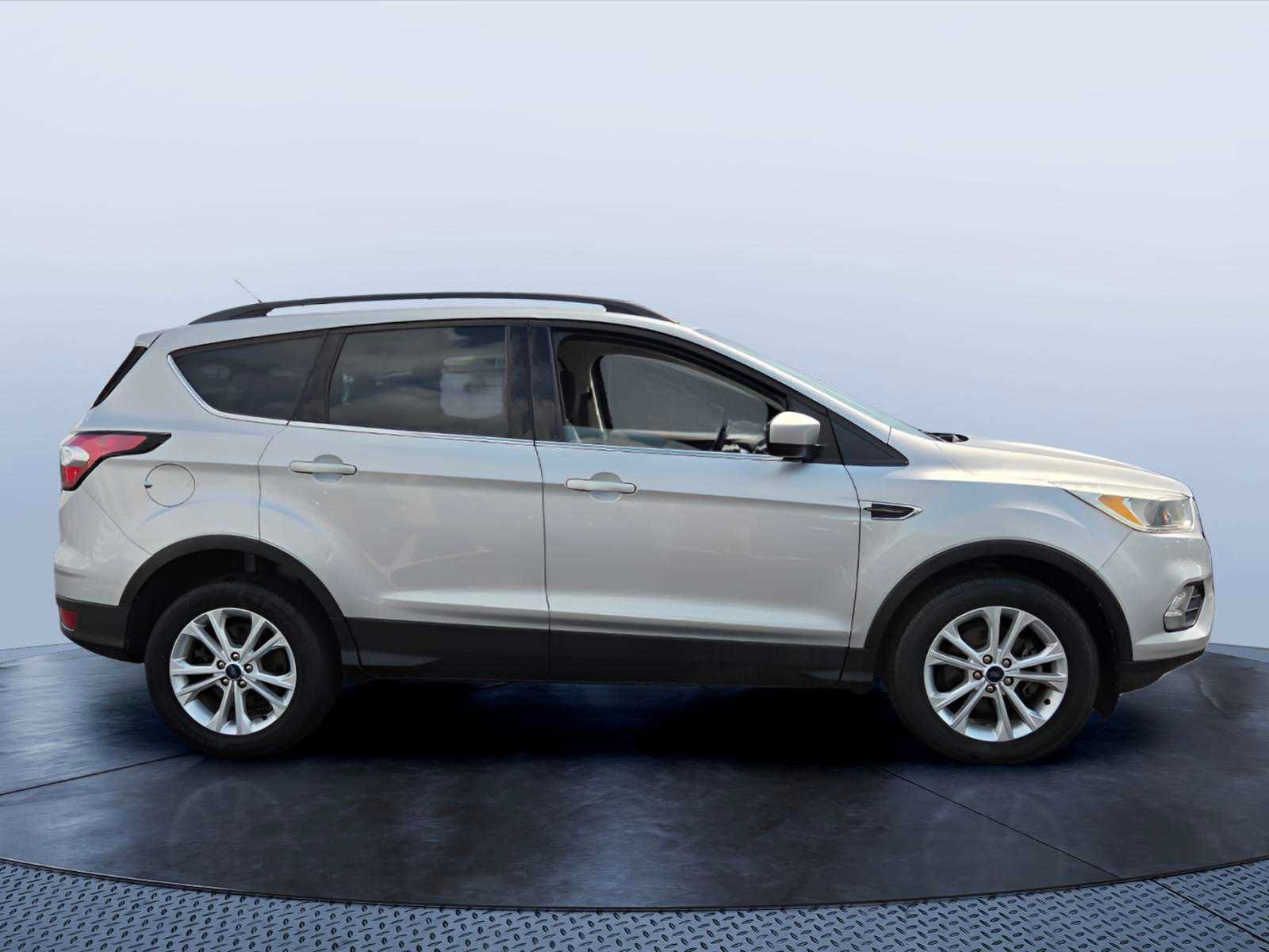 Used 2018 Ford Escape SE FWD image 7