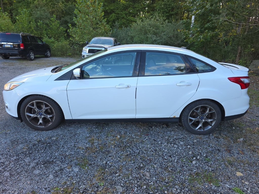 Used 2014 Ford Focus SE w/ Equipment Group 201A FWD image 4