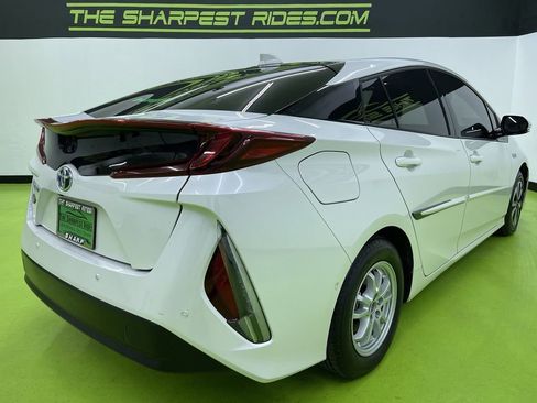 Used 2018 Toyota Prius Prime Advanced image 10