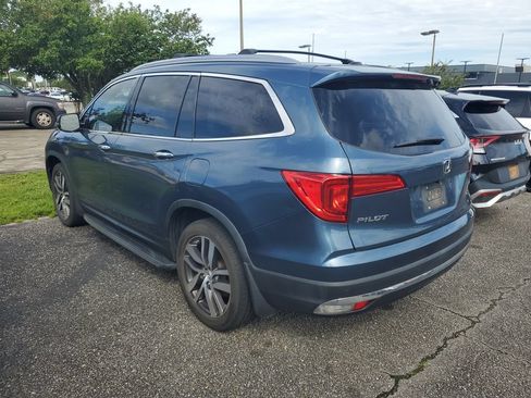 Used 2017 Honda Pilot Touring image 3
