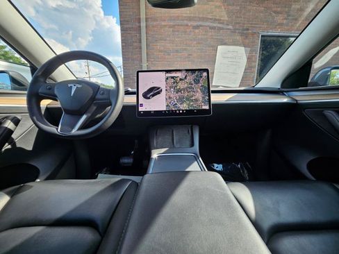 Used 2023 Tesla Model Y 2WD image 40