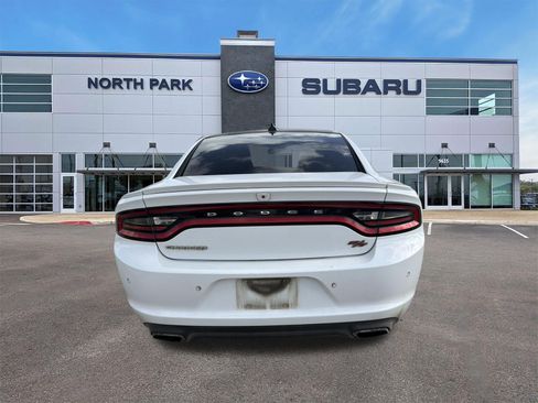 Used 2015 Dodge Charger R/T RWD image 4