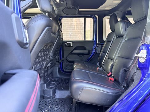 Used 2018 Jeep Wrangler Unlimited Rubicon w/ Dual Top Group AWD/4WD image 15