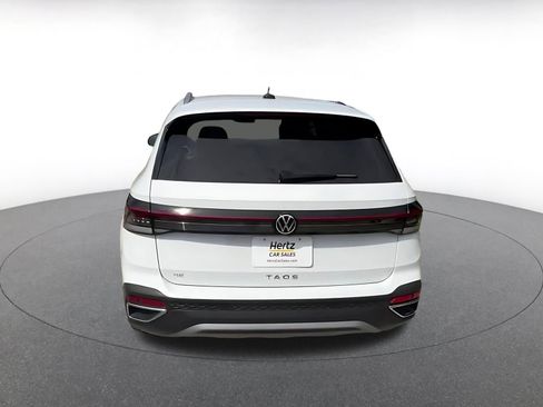 Used 2025 Volkswagen Taos SE image 12