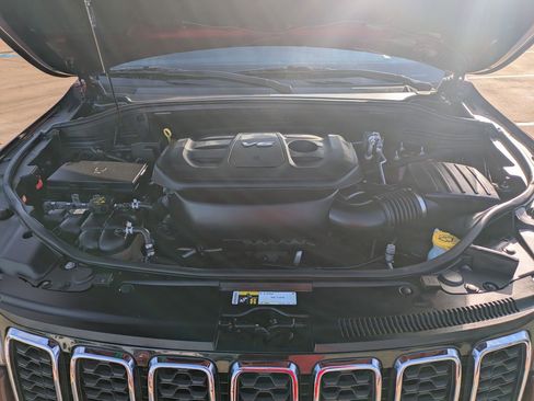 Used 2017 Jeep Grand Cherokee Limited w/ Luxury Group II image 31