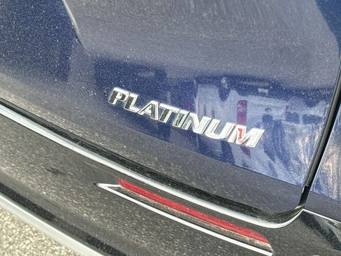 Used 2025 Toyota Sienna Platinum image 8