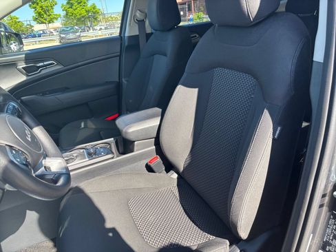 Used 2024 Kia Sportage LX FWD image 34