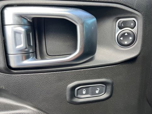 Used 2023 Jeep Gladiator Rubicon w/ Cold Weather Group image 15