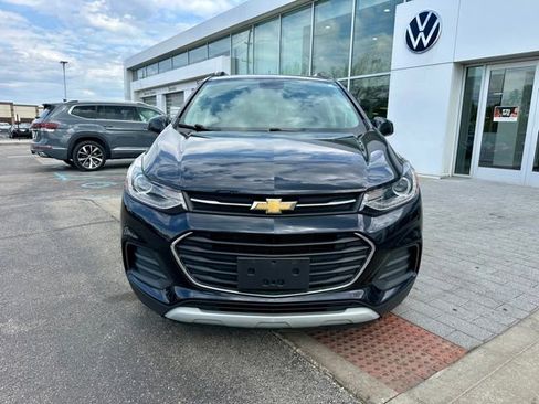 Used 2021 Chevrolet Trax LT image 2