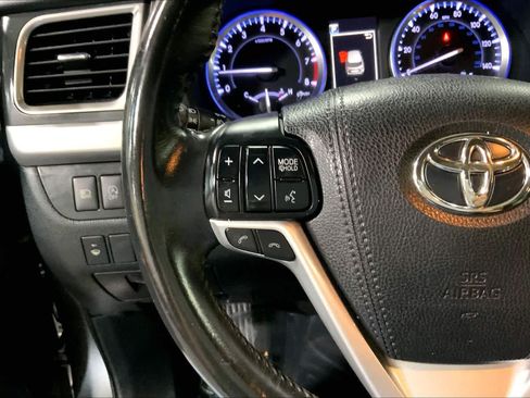 Used 2018 Toyota Highlander XLE AWD/4WD image 24