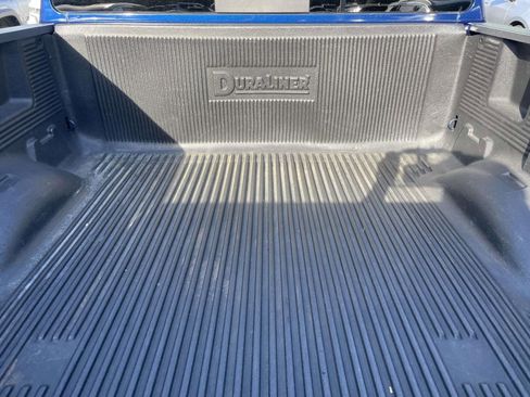 Used 2022 Nissan Titan SV image 42