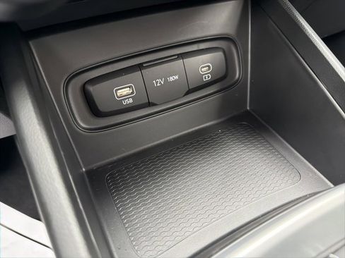 Certified 2025 Hyundai Venue SE image 26