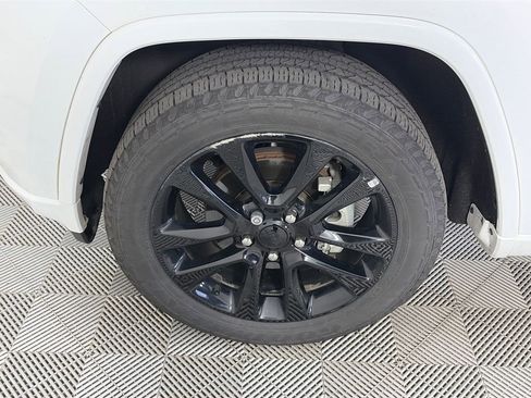 Used 2019 Jeep Grand Cherokee Altitude image 8