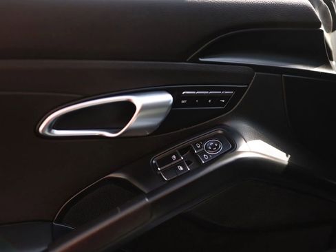 Used 2019 Porsche 718 Cayman RWD image 15