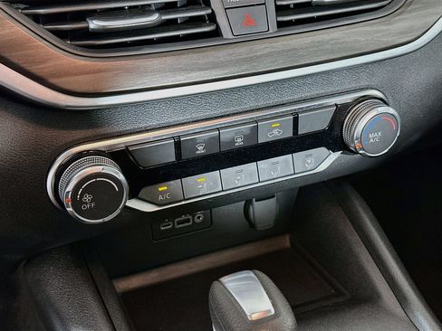 Used 2025 Nissan Altima 2.5 SV FWD image 23