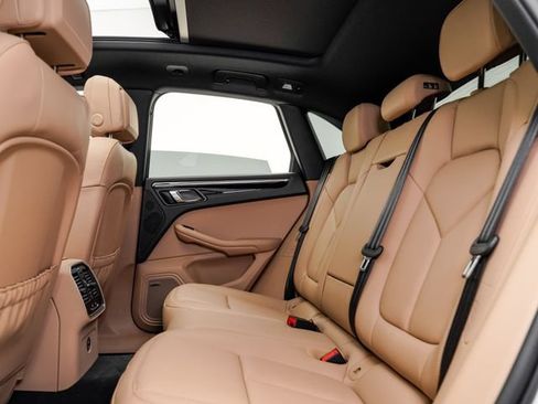 Certified 2026 Porsche Macan AWD/4WD image 29