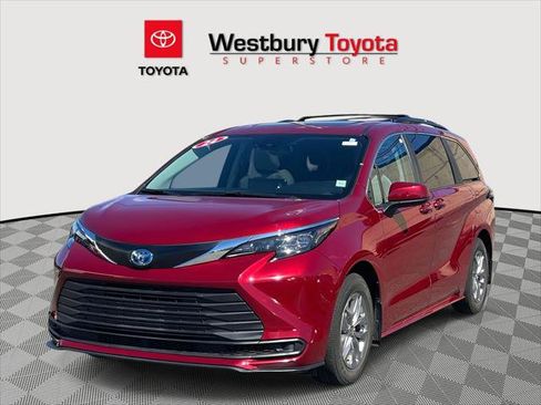 Certified 2024 Toyota Sienna LE w/ LE Plus Package AWD/4WD image 5