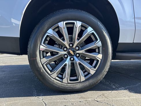 New 2026 Chevrolet Suburban High Country w/ Sun And Tow Package RWD image 19