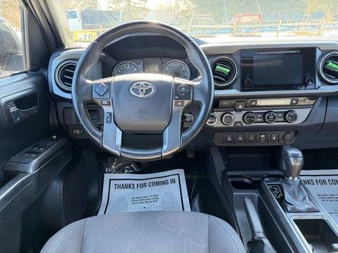 Used 2017 Toyota Tacoma TRD Off-Road w/ Premium & Technology Package image 15