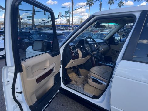 Used 2011 Land Rover Range Rover HSE LUX image 9