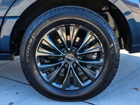 Used 2015 Lincoln Navigator 4WD image 22