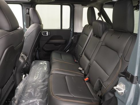 New 2026 Jeep Wrangler Unlimited Sahara AWD/4WD image 17