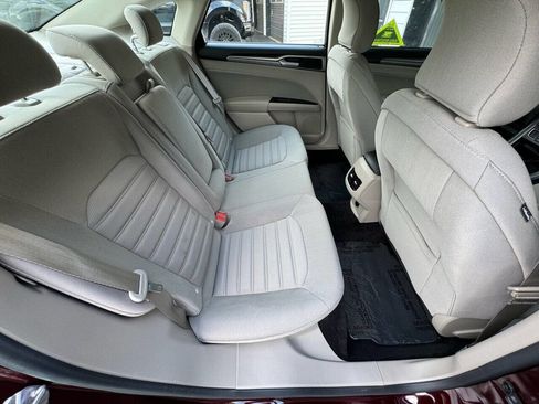 Used 2017 Ford Fusion SE w/ Fusion SE Technology Package image 37