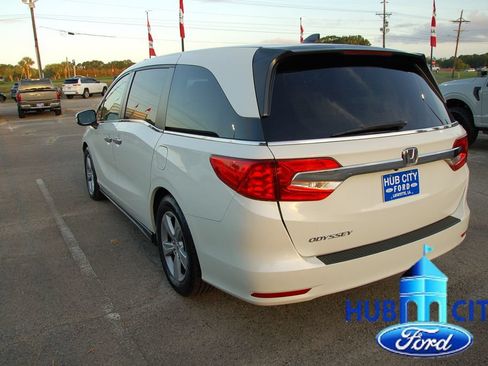 Used 2019 Honda Odyssey EX image 3