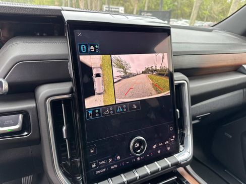 Used 2025 GMC Yukon Denali image 27