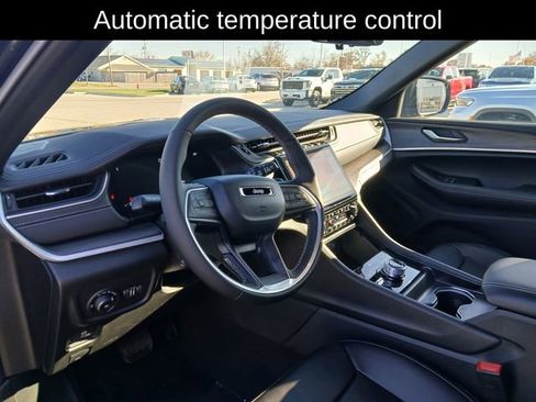 New 2025 Jeep Grand Cherokee Limited w/ Luxury Tech Group II image 10