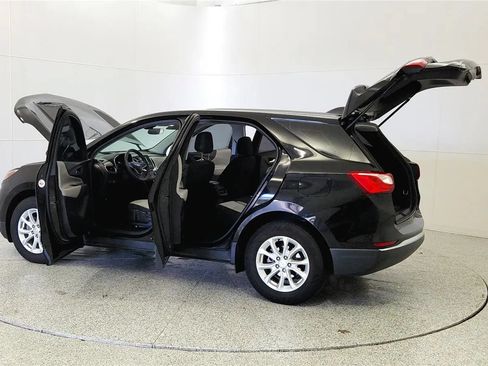 Used 2018 Chevrolet Equinox LS FWD image 11