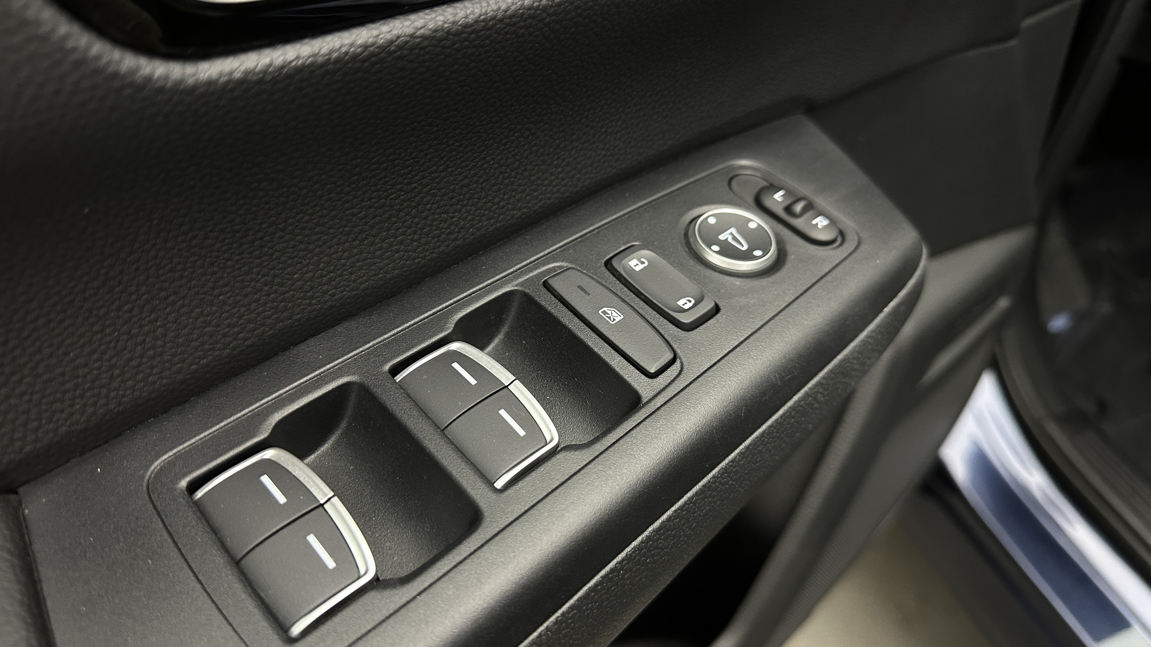 Used 2025 Honda CR-V EX-L image 13