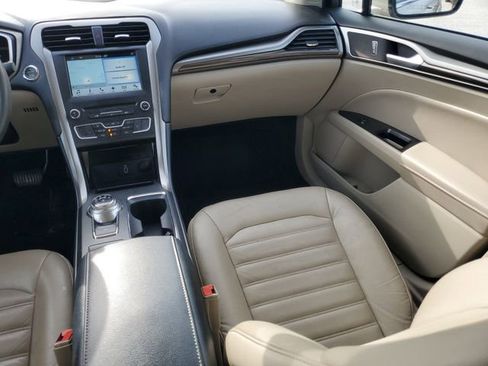 Used 2017 Ford Fusion SE w/ Fusion SE Technology Package image 16