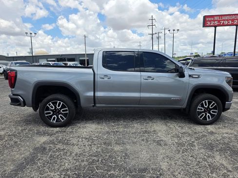 Used 2025 GMC Sierra 1500 AT4 w/ Technology Package AWD/4WD image 8